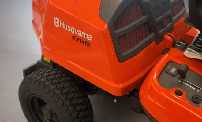 TONDEUSE AUTOPORTEE HUSQVARNA R214TC , Porto-Vecchio, LOCSAMAT